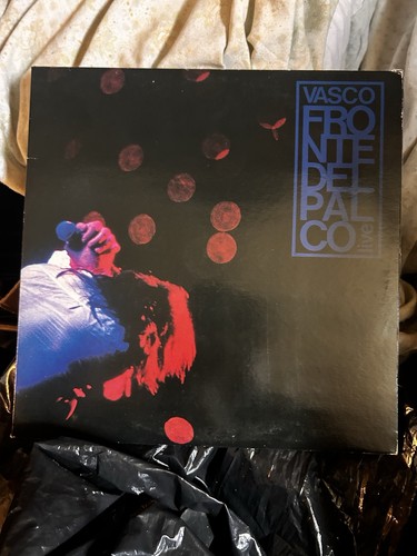 Vasco rossi fronte del palco - vasco,